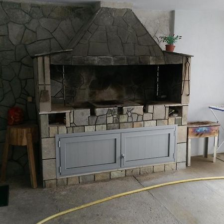 Vrasná Aimilias Family Apartments מראה חיצוני תמונה