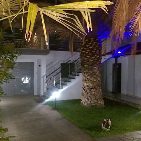 Vrasná Aimilias Family Apartments מראה חיצוני תמונה