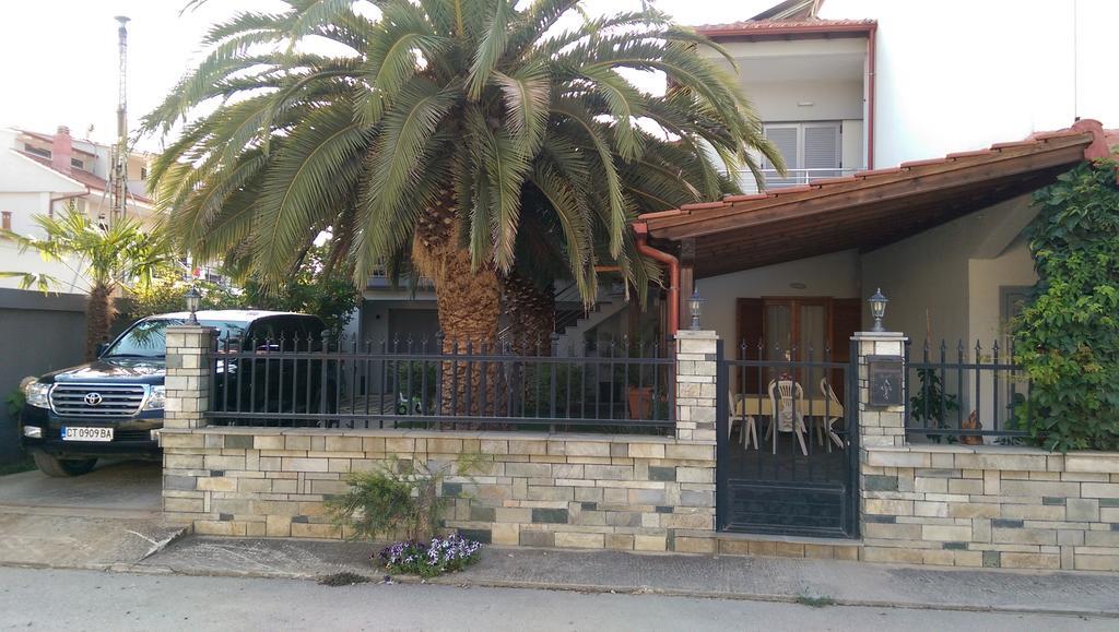 Vrasná Aimilias Family Apartments מראה חיצוני תמונה