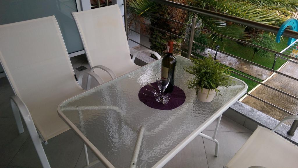 Vrasná Aimilias Family Apartments מראה חיצוני תמונה