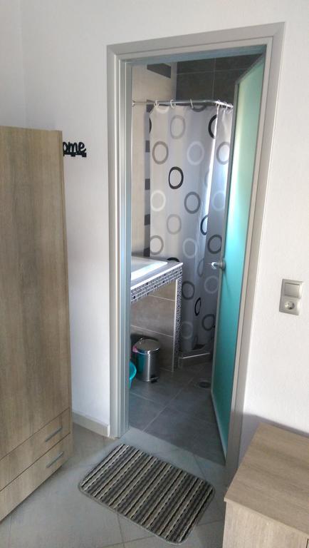 Vrasná Aimilias Family Apartments מראה חיצוני תמונה