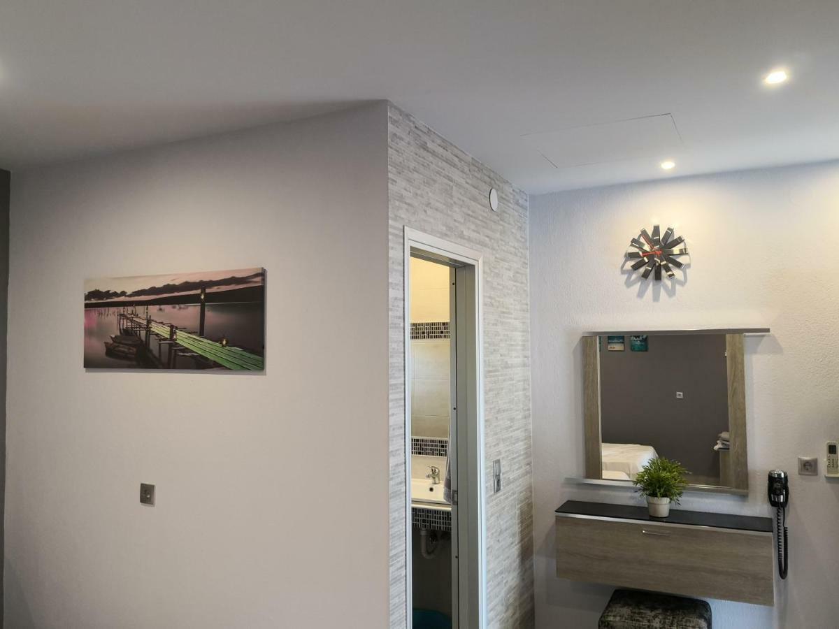 Vrasná Aimilias Family Apartments מראה חיצוני תמונה